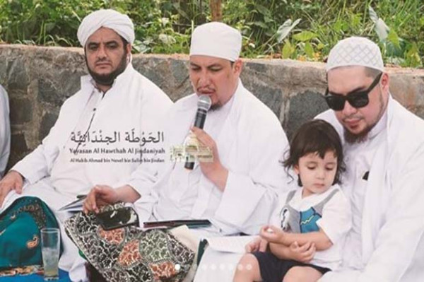 Bangun Ponpes Bernuansa Hadhramaut Yaman, Habib Ahmad Letakkan Batu Pertama