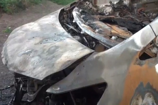Usai Dipakai Syuting, Ini Penampakan Mobil Via Valen yang Dibakar