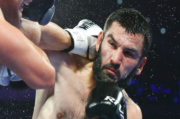 Artur Beterbiev 15 Duel 15 Menang KO, Monster Tinju Paling Menakutkan