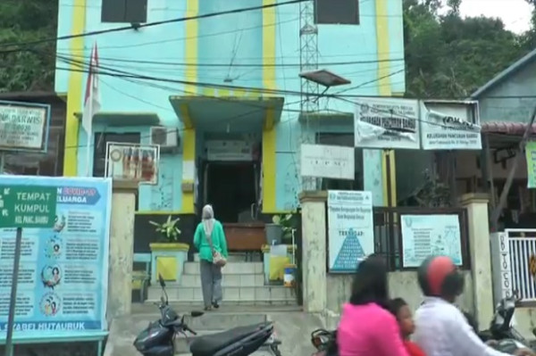 Tertangkap Tangan Oknum Kelurahan Jual Sembako Bansos COVID-19