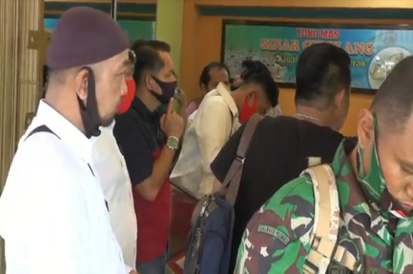 Gasak 2 Kg Emas Senilai Rp2 Miliar, Perampok Berpistol Lukai 2 Warga