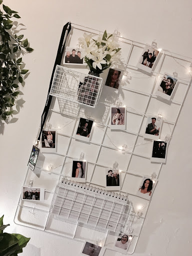 Bosan dengan Suasana Kamar? Yuk, Dekor dengan Variasi Foto Polaroid