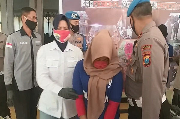 Penampakan Pasutri Pembunuh Siswi TK Bikin Geger Warga