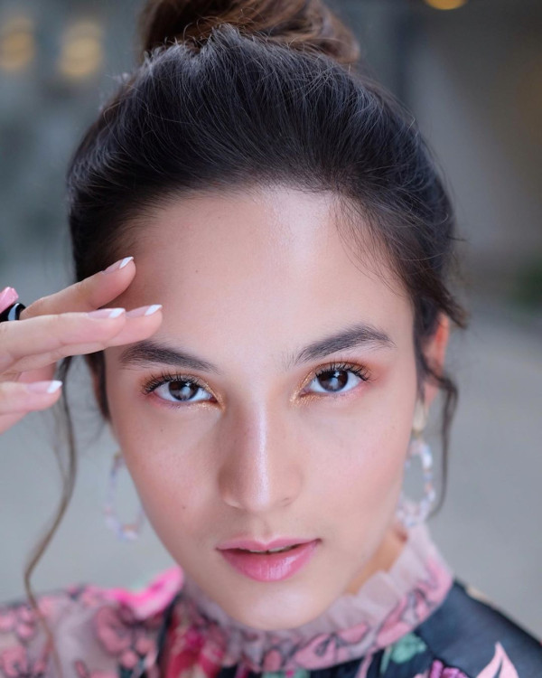 12 Cara Pakai Concealer untuk Tutupi Kekurangan dan Kesalahan Berdandan
