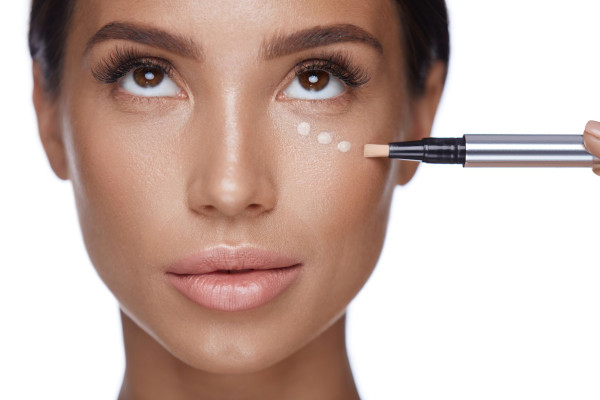 12 Cara Pakai Concealer untuk Tutupi Kekurangan dan Kesalahan Berdandan