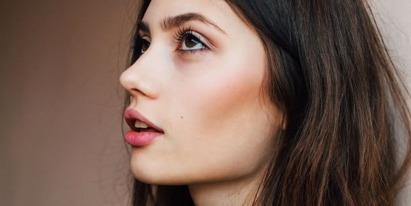 12 Cara Pakai Concealer untuk Tutupi Kekurangan dan Kesalahan Berdandan