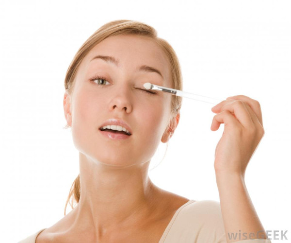 12 Cara Pakai Concealer untuk Tutupi Kekurangan dan Kesalahan Berdandan