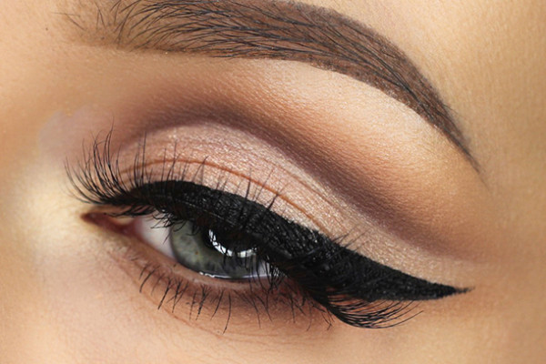 12 Cara Pakai Concealer untuk Tutupi Kekurangan dan Kesalahan Berdandan
