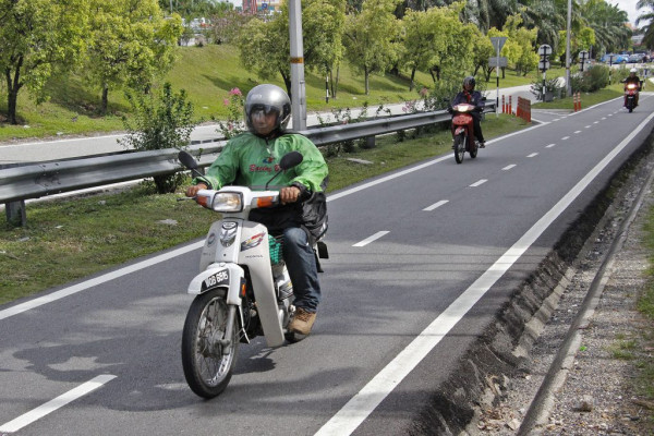 Tipe-Tipe Pengendara Motor di Jalanan, Kamu Termasuk yang Mana?