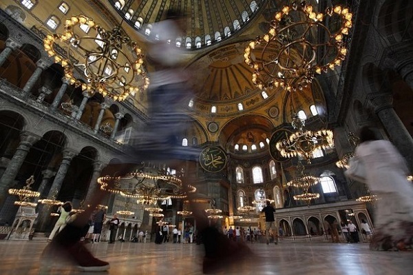 Toleransi Islam di Hagia Sophia: Simbol-Simbol Gereja itu Tetap Utuh
