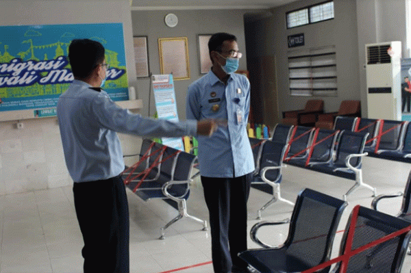 Kakanwil Minta Imigrasi Polewali Perketat Pencegahan COVID-19 dan Pengawasan