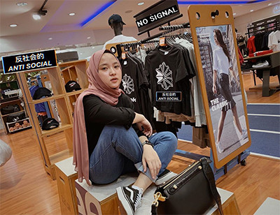 Mau Bergaya Kasual? Hijaber Bisa Temukan Inspirasinya di Sini!
