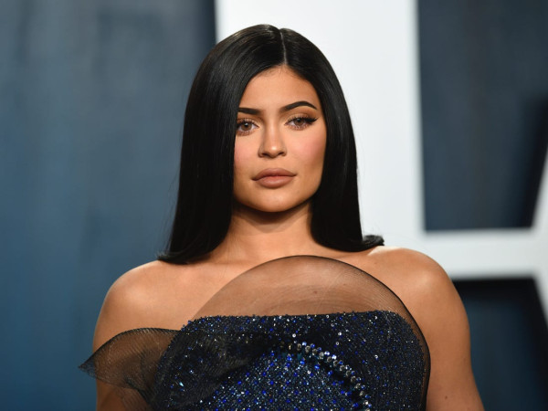 Perilaku Gigi Hadid, Hailey, dan Kylie Jenner pada Pelayan Terungkap, Hailey Langsung Minta Maaf