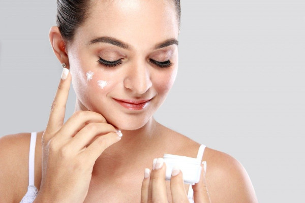 Pakai Masker Kelamaan Bikin Muka Banyak Bakteri, Ini Cara Mengatasinya