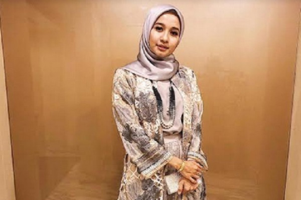 Inspirasi Tampil Feminin untuk Hijaber ala Laudya Cynthia Bella