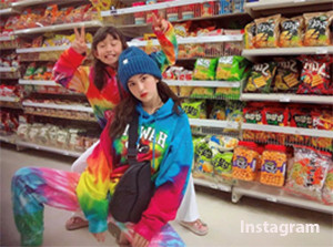 V BTS hingga Jennie BlackPink, Idol Korea Ini Tampil Keren dengan Busana Tie Dye