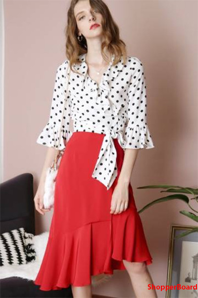 Trik Mix & Match Atasan dengan Rok Ruffle untuk Busana Harian