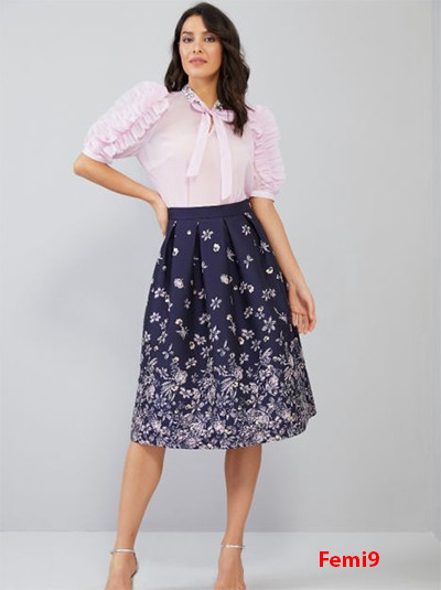 Trik Mix & Match Atasan dengan Rok Ruffle untuk Busana Harian