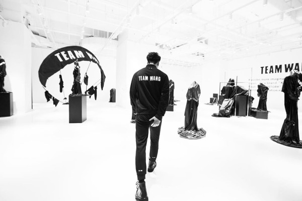 Jackson Wang Rilis Koleksi The Original Harga Jutaan Rupiah, Netizen Mupeng Rompi dan Hoodie-nya