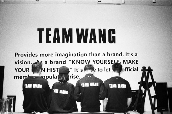 Jackson Wang Rilis Koleksi The Original Harga Jutaan Rupiah, Netizen Mupeng Rompi dan Hoodie-nya