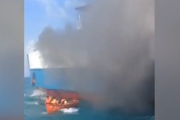 KM Bahari Indonesia Terbakar di Laut Jawa, 26 ABK Selamat Naik Sekoci