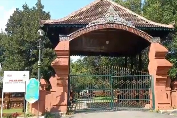 Dimakamkam di Sebelah Sultan Sepuh XIII, Ini Prosesi Pemakaman Sultan Kasepuhan