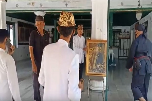 Dimakamkam di Sebelah Sultan Sepuh XIII, Ini Prosesi Pemakaman Sultan Kasepuhan