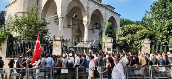 Jamaah Membeludak, Hagia Sophia Dibuka 1 Jam Lebih Awal