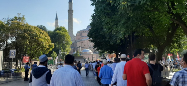 Jamaah Membeludak, Hagia Sophia Dibuka 1 Jam Lebih Awal