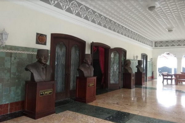 Loji Gandrung, Jamuan Makan Presiden Soekarno dan Gatotkaca Gandrung (2-Habis)
