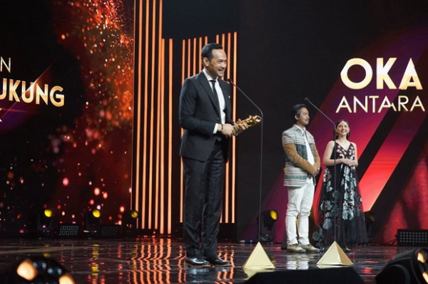Oka Antara dan Baim Wong Sabet Penghargaan di IMA Awards 2020