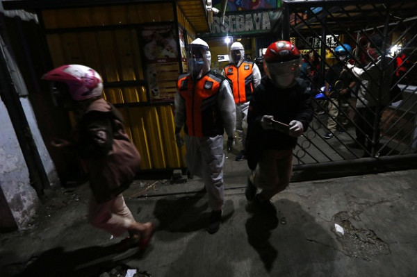 Mobil Polrestabes Surabaya Tiba, Pelanggar Semburat