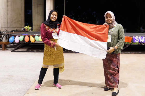 Mengajar hingga ke Thailand demi Pendidikan yang Bermutu