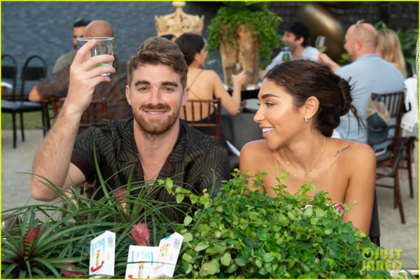 Drew Taggart Chainsmokers Resmi Pacaran dengan DJ yang Digosipkan Pacaran dengan Diplo