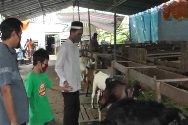 Bocah SD asal Palembang Berkurban dari Hasil Bongkar Celengan