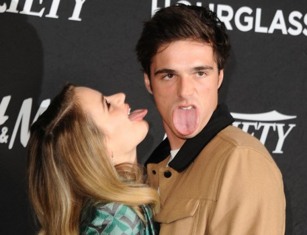 Jacob Elordi Menjawab Kenapa Dia Terlihat Gak Antusias dalam Promo The Kissing Booth 2