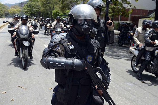 Jelaga Hitam Polisi Dunia Tegakkan Hukum