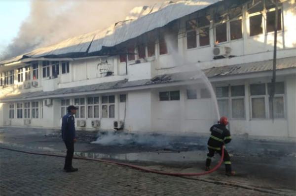 Kantor Dinkes Sulsel Terbakar, Warga : Terbakarmi Corona Juga