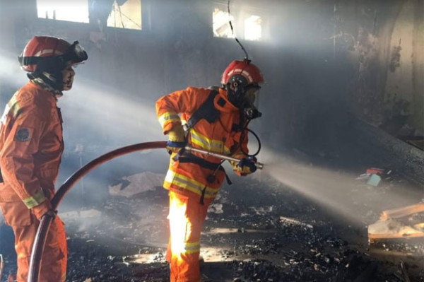 Kantor Dinkes Sulsel Terbakar, Warga : Terbakarmi Corona Juga