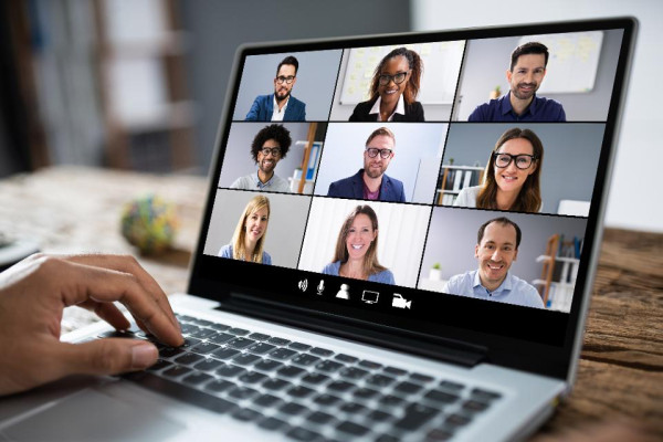 8 Tips Biar Kamu Gak Invisible Saat Rapat Virtual
