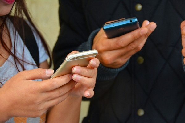 Lima Kebiasaan Menggunakan Smartphone yang Harus Anda Hilangkan