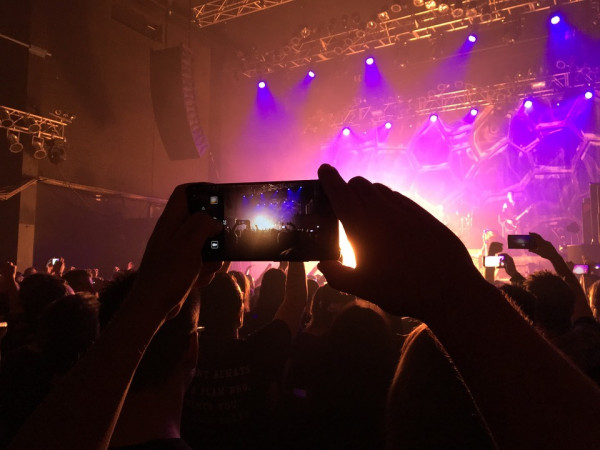 Lima Kebiasaan Menggunakan Smartphone yang Harus Anda Hilangkan