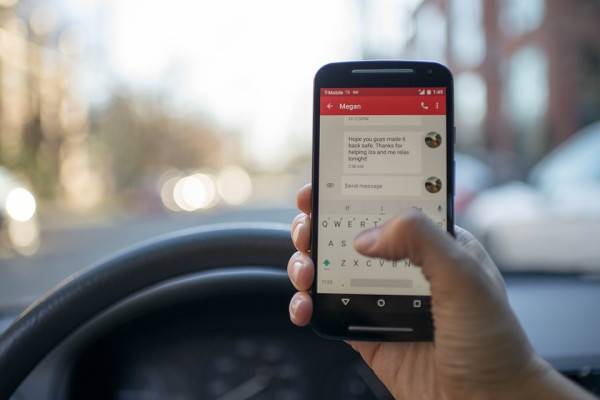 Lima Kebiasaan Menggunakan Smartphone yang Harus Anda Hilangkan