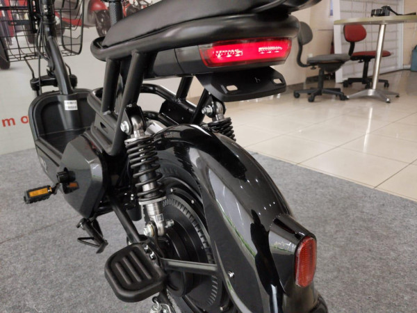 Viar Motor Indonesia Hadirkan Sepeda Listrik Uno dan Akasha