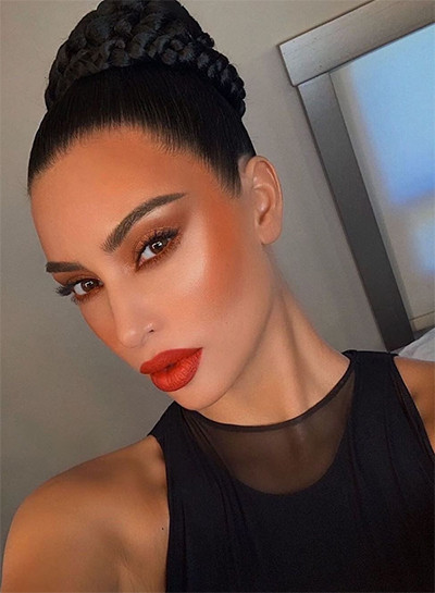 Selebriti pun Terpikat Tren Makeup Terracotta
