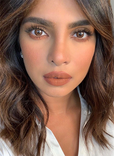 Selebriti pun Terpikat Tren Makeup Terracotta