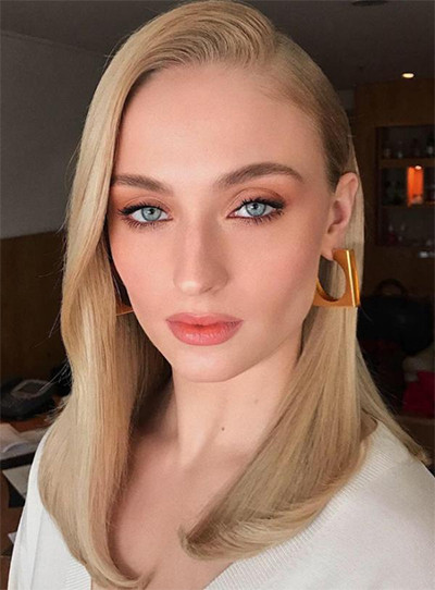 Selebriti pun Terpikat Tren Makeup Terracotta