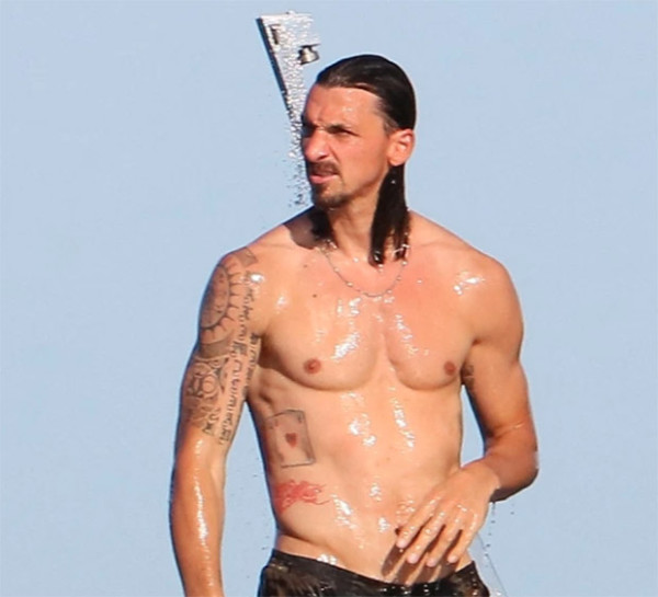 Digosipkan Gabung Leeds United, Ibrahimovic Pilih Liburan Bareng Istri