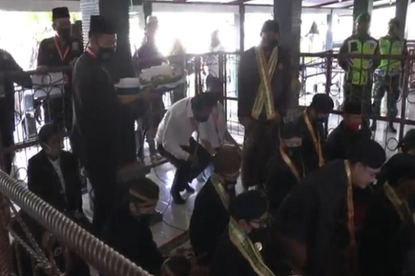Karomah Pusaka Sunan Kalijaga, Rompi Ontokusumo dan Keris Kiai Carubuk