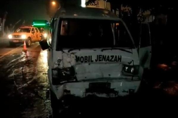 Tabrakan Beruntun Rombongan Mobil Polisi, 3 Anggota Polres Jember Terluka